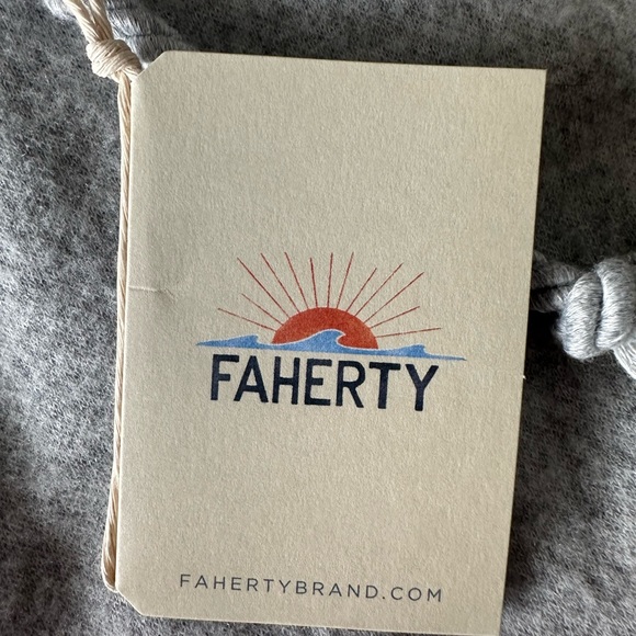 Faherty Tops - NWT- Women’s Faherty Legend Sweatshirt (heather grey)